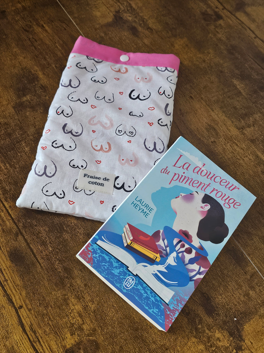 Pochette à livre de poche Palpe moi