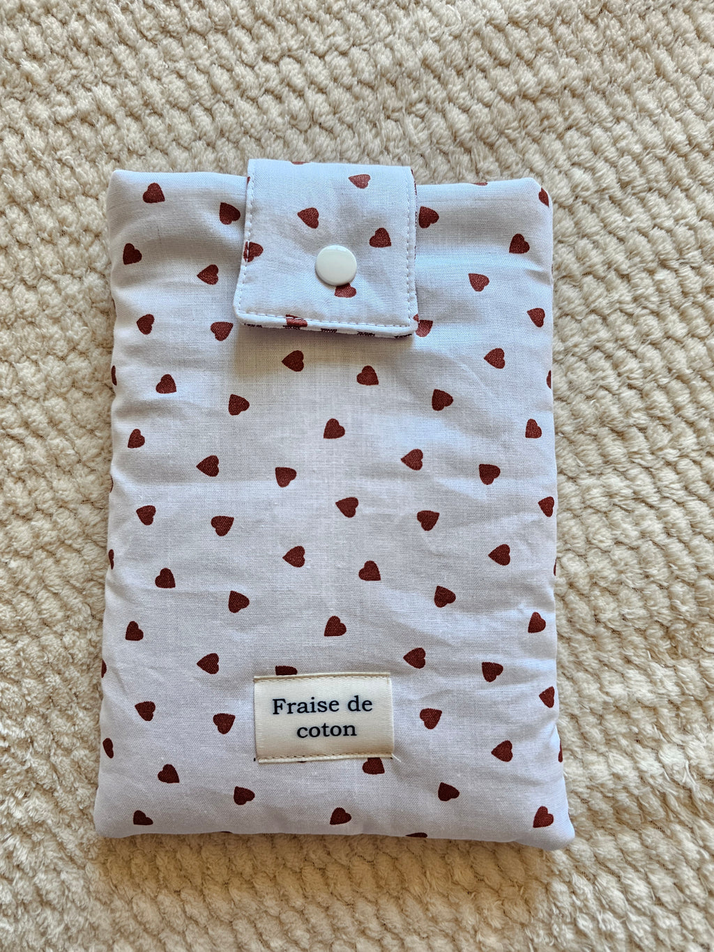 Pochette à liseuse Petits coeurs chocolat