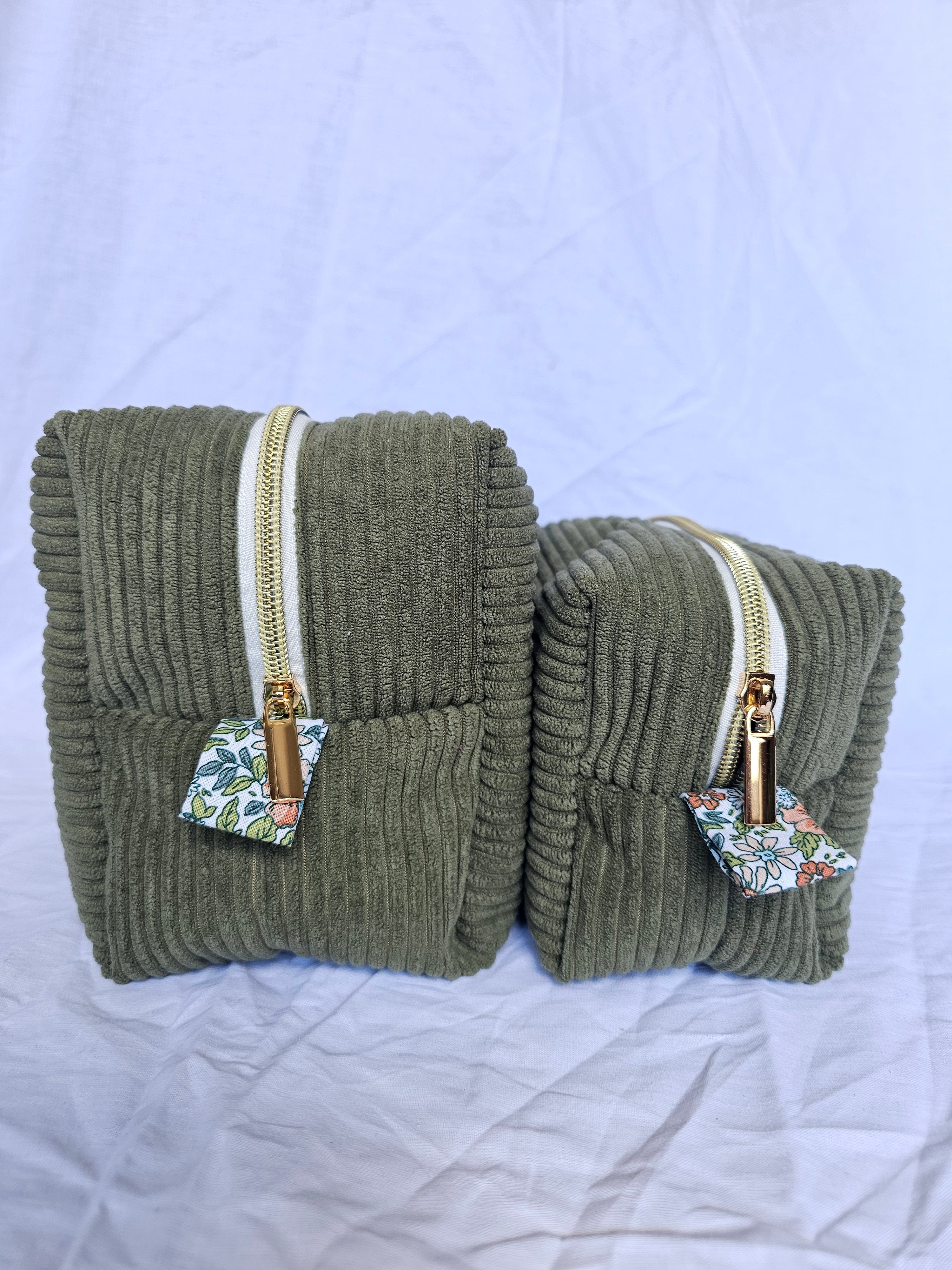 La trousse kaki petites fleurs