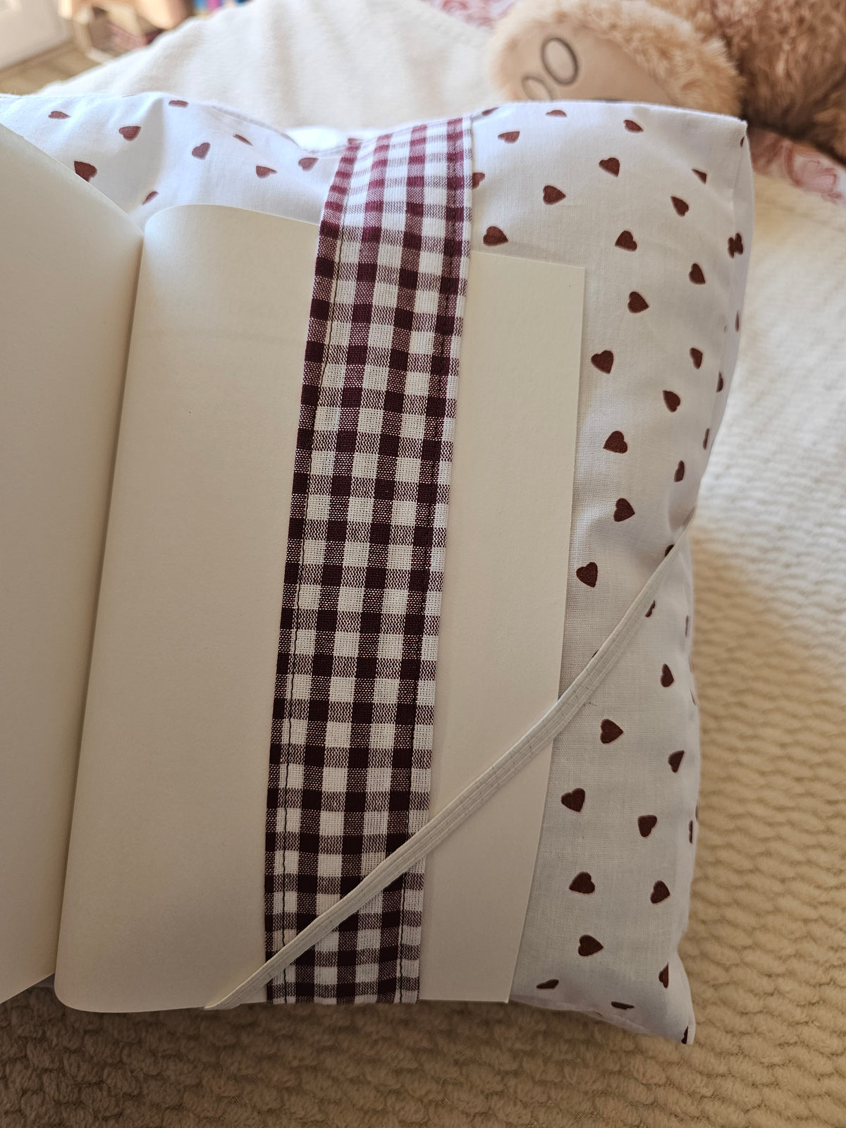 Coussin de lecture Petits coeurs chocolat