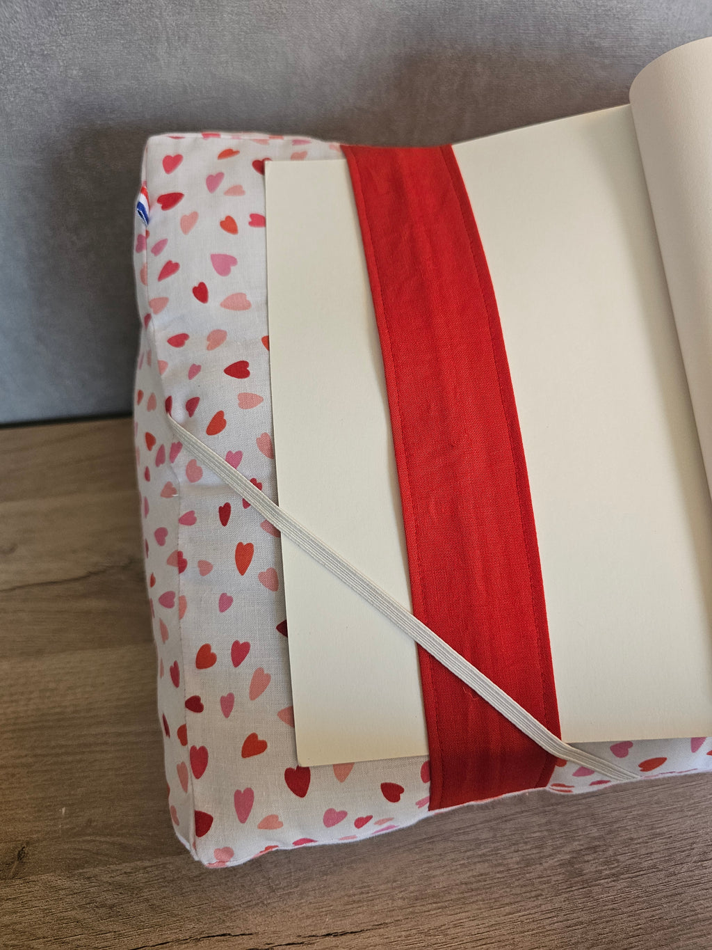 Coussin de lecture Petits coeurs