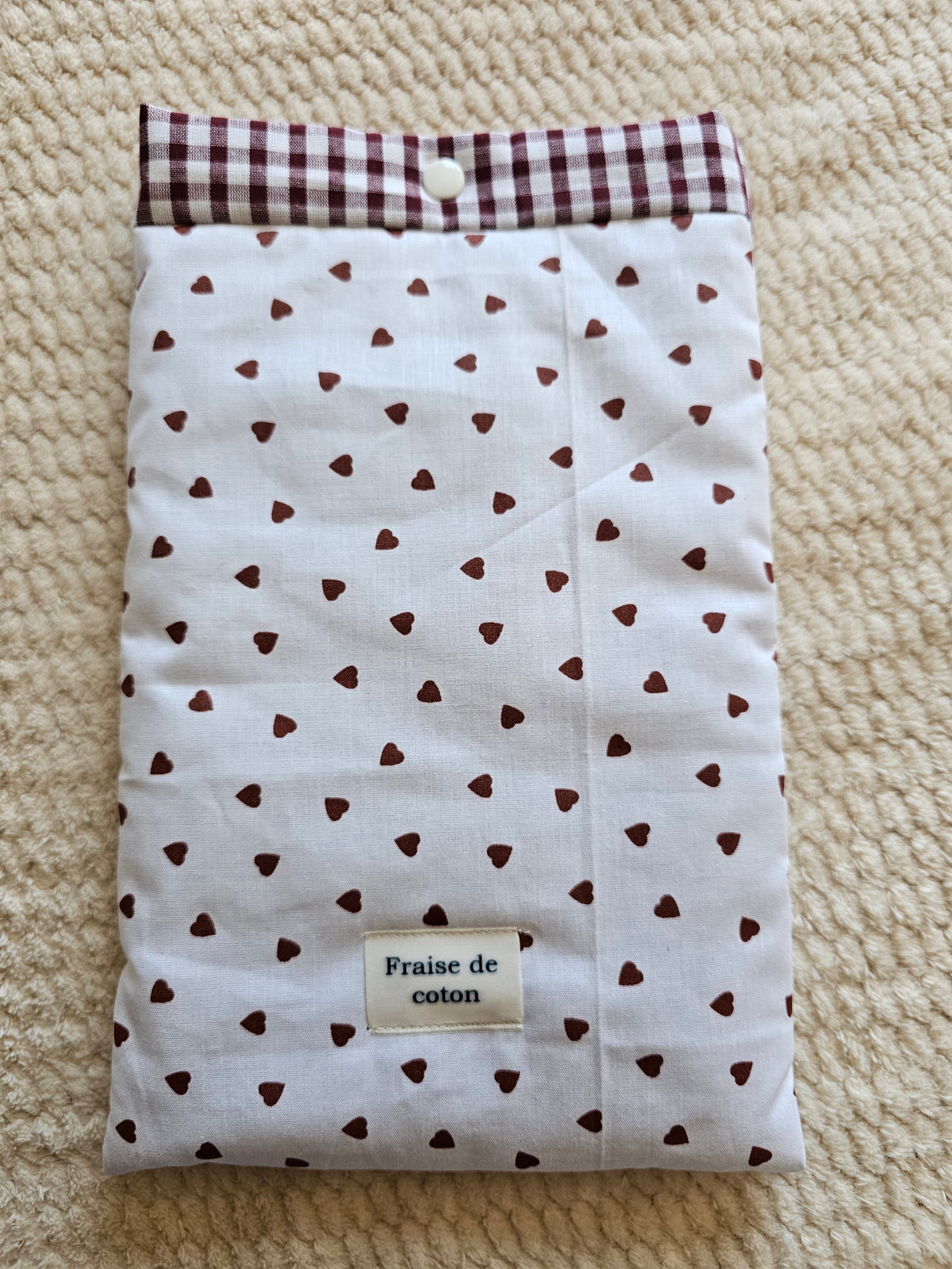 Pochette à livre Broché Petits coeurs chocolat